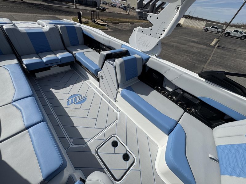 2025 MALIBU WAKESETTER 26 LSV Image 18