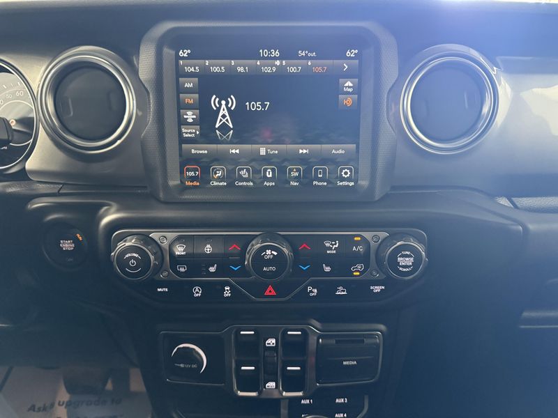 Used 2020 Jeep Gladiator OverlandImage 25