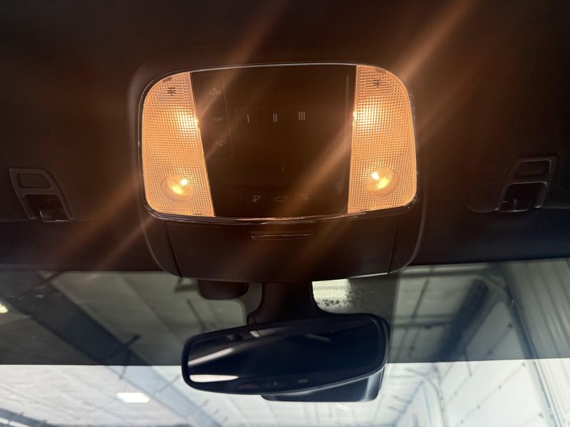 Used 2018 Dodge Durango SRTImage 25