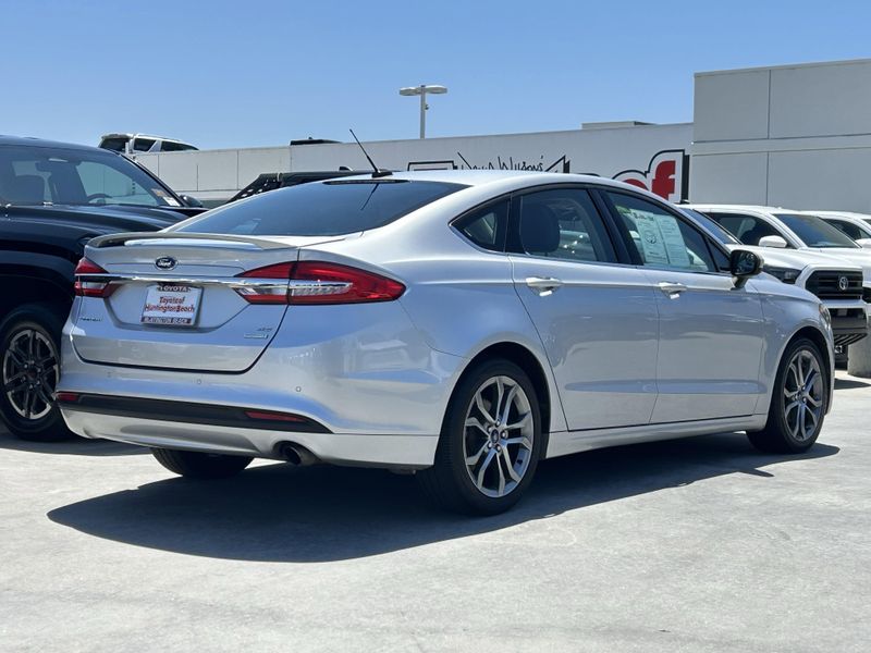 Used 2017 Ford Fusion SEImage 3