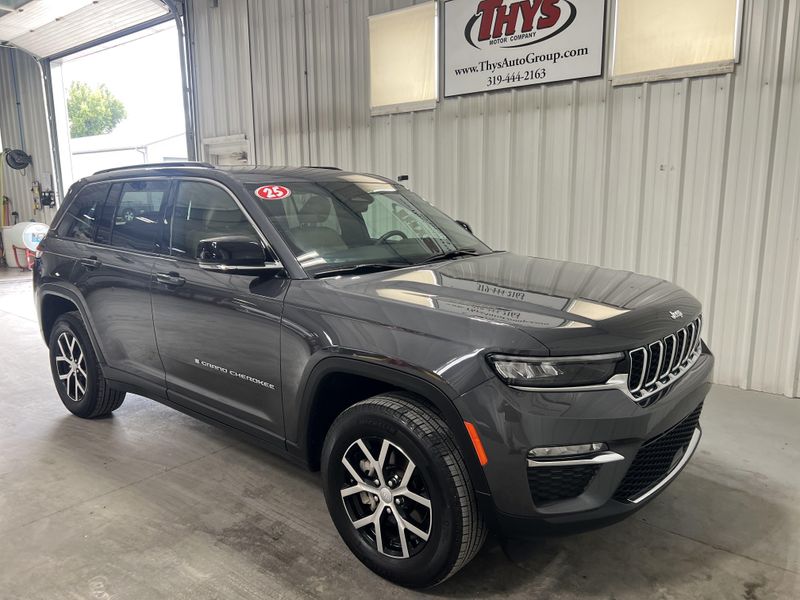 Used 2025 Jeep Grand Cherokee LimitedImage 3