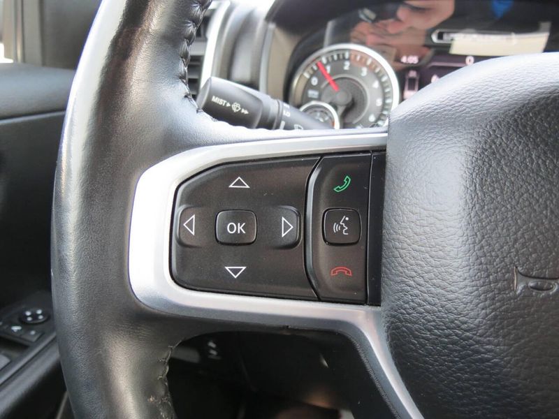 Used 2021 RAM 1500 Big Horn 4x4 4dr Crew Cab 5.6 ft. SB PickupImage 16
