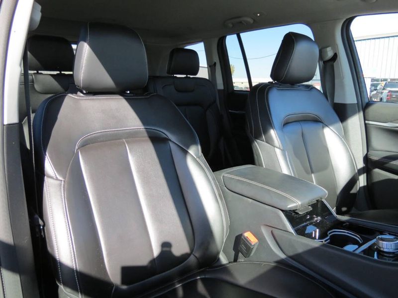 Used 2023 Jeep Grand Cherokee Limited 4x4 4dr SUVImage 35