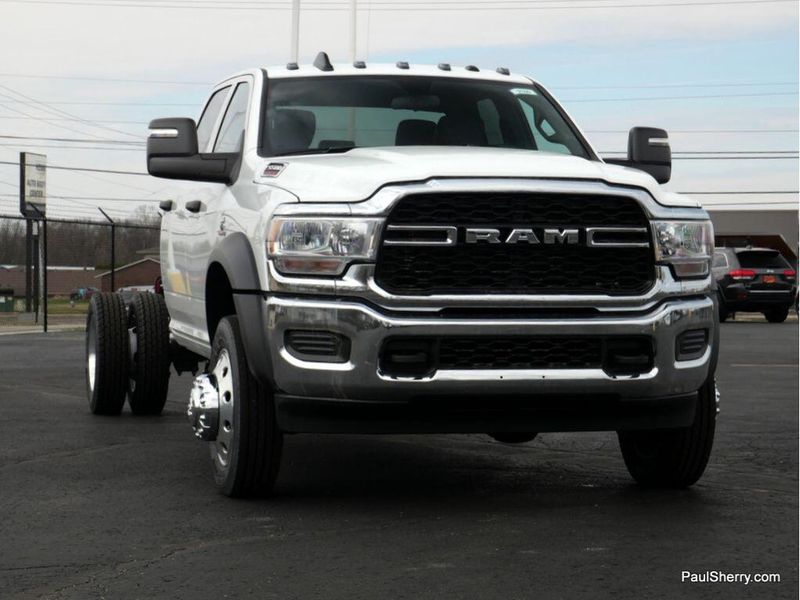 2024 RAM 5500 Tradesman Chassis Crew Cab 4x4 84