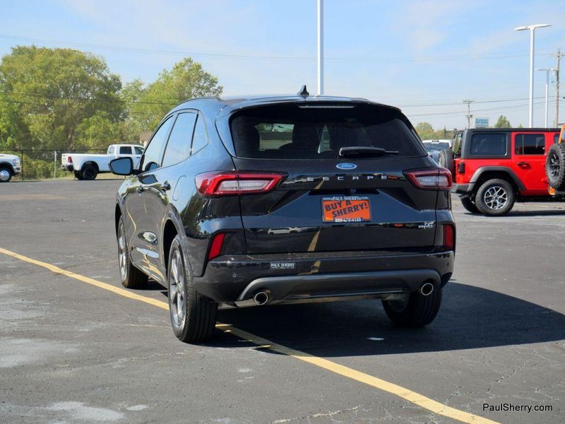 2024 Ford Escape ST-Line photo 6
