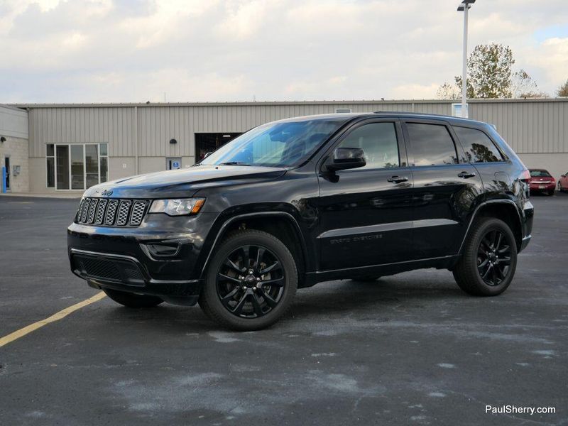 2020 Jeep Grand Cherokee Altitude photo 2