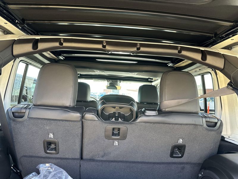 2025 Jeep Wrangler 4-door SaharaImage 14