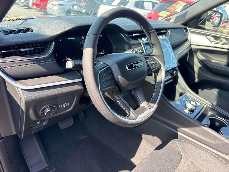 New 2026 Jeep Grand Cherokee Laredo X 4x2