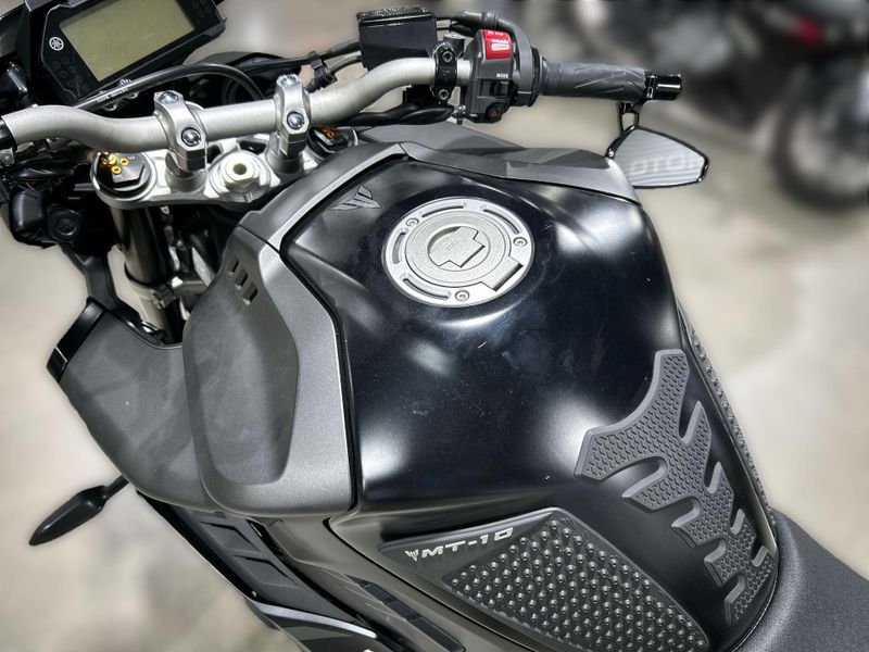 2019 Yamaha MT-10 Image 20