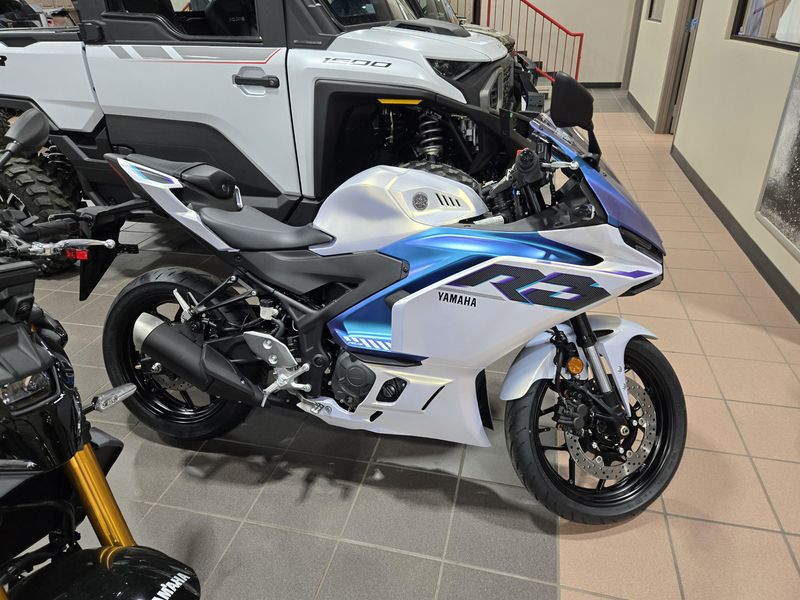 2025 Yamaha YZFR3 ABS LUNAR WHITE AND NEBULA BLUE Image 5