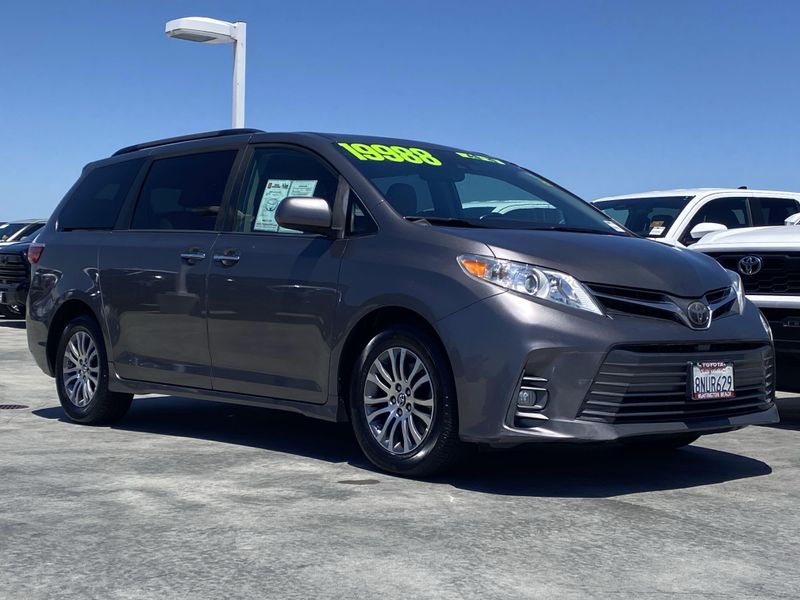 Used 2020 Toyota Sienna XLEImage 2