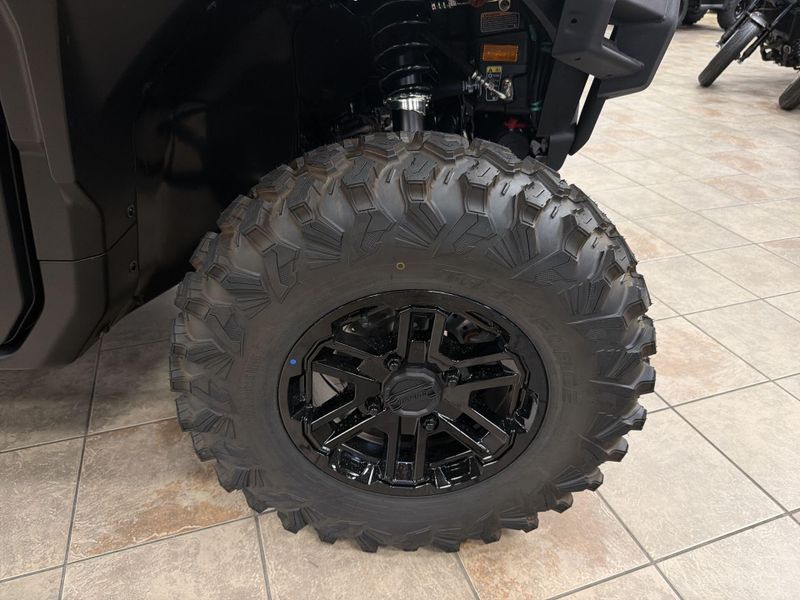 New 2026 Can-Am DEFENDER MAX LIMITED CAB HD11 Image 19