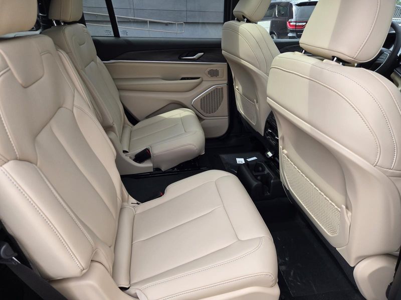 New 2026 Jeep Grand Cherokee L Limited 4x2