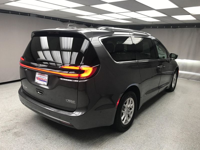 Used 2021 Chrysler Pacifica Touring LImage 19