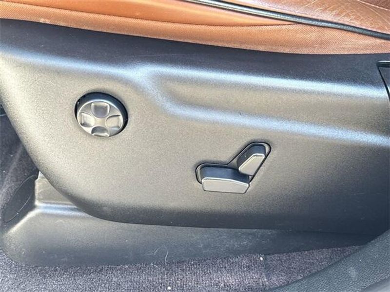 Used 2016 Jeep Grand Cherokee SummitImage 19