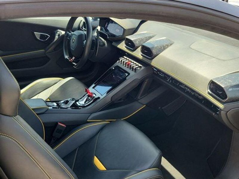 2021 Lamborghini Huracan Evo Coupe RWD photo 7