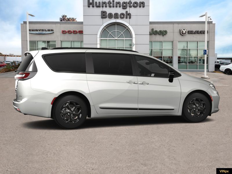 2024 Chrysler Pacifica Hybrid Select Premium SImage 15