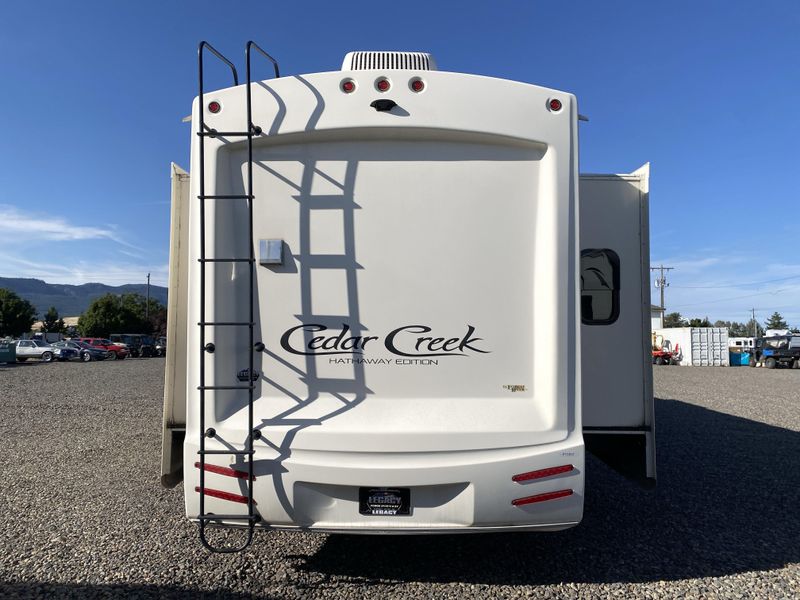 Used 2018 FOREST RIVER CEDAR CREEK 38 FLX Image 4
