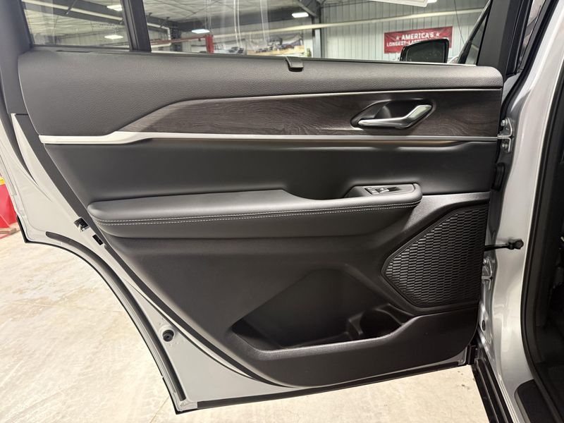 New 2025 Jeep Grand Cherokee L Limited 4x4Image 21