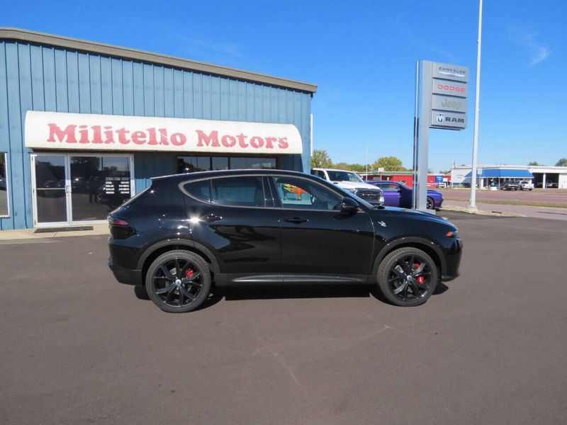 2024 Dodge Hornet R/T Plus Eawd in a 8 Ball exterior color and Blackinterior. Militello Motors ​507-200-4344 militellomotors.net 