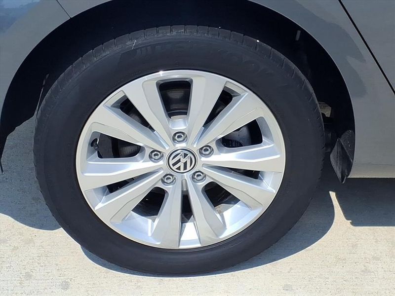 Used 2018 Volkswagen Golf TSI SE 4-DoorImage 11