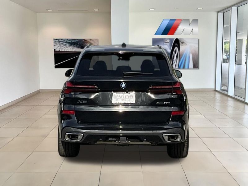 2025 BMW X5 xDrive50eImage 7