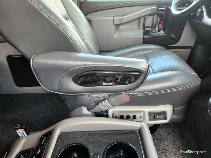 2017 GMC Savana 2500 Image 34