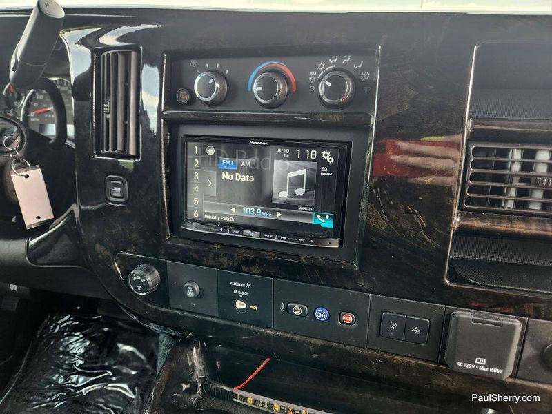 2020 GMC Savana Cargo Image 44