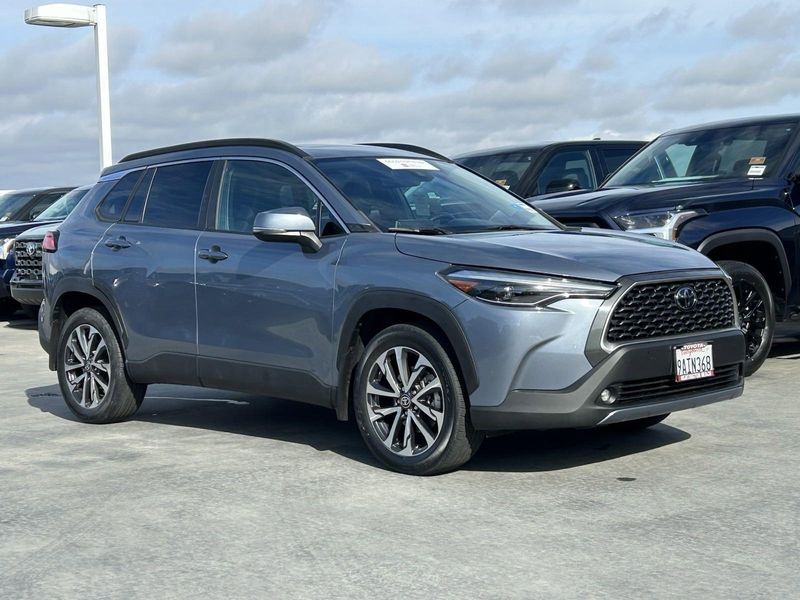 2022 Toyota Corolla Cross XLEImage 2