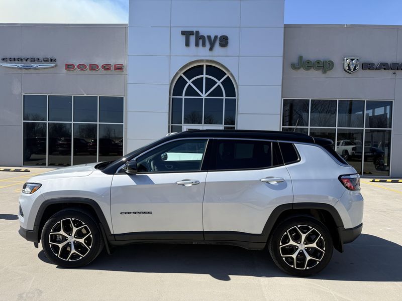 Used 2024 Jeep Compass LimitedImage 38
