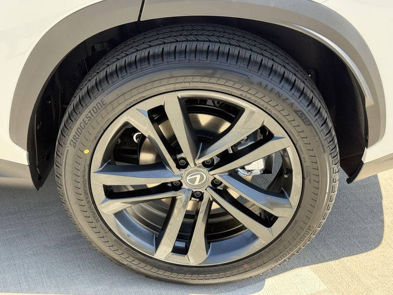 2025 LEXUS NX 450 450h+ LuxuryImage 16