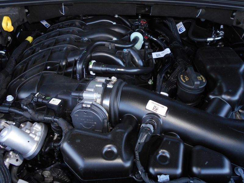 2025 Jeep Grand Cherokee Laredo Altitude photo 4