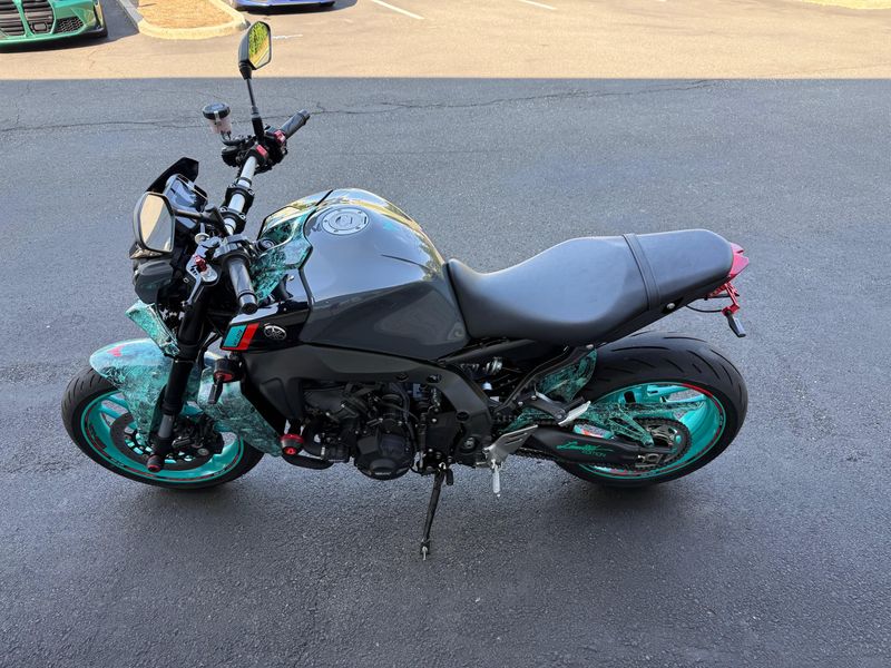 2023 Yamaha MT-09Image 2