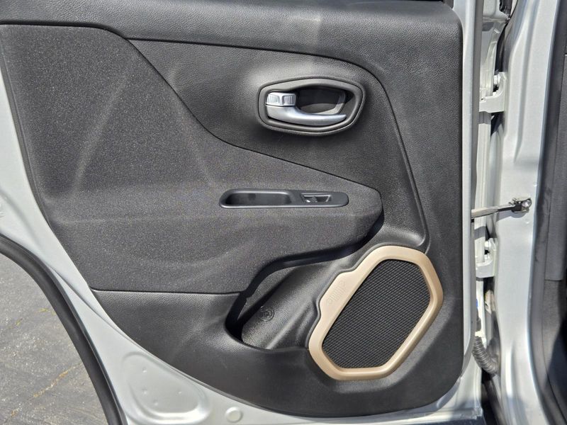 Used 2016 Jeep Renegade FWD 4dr Latitude