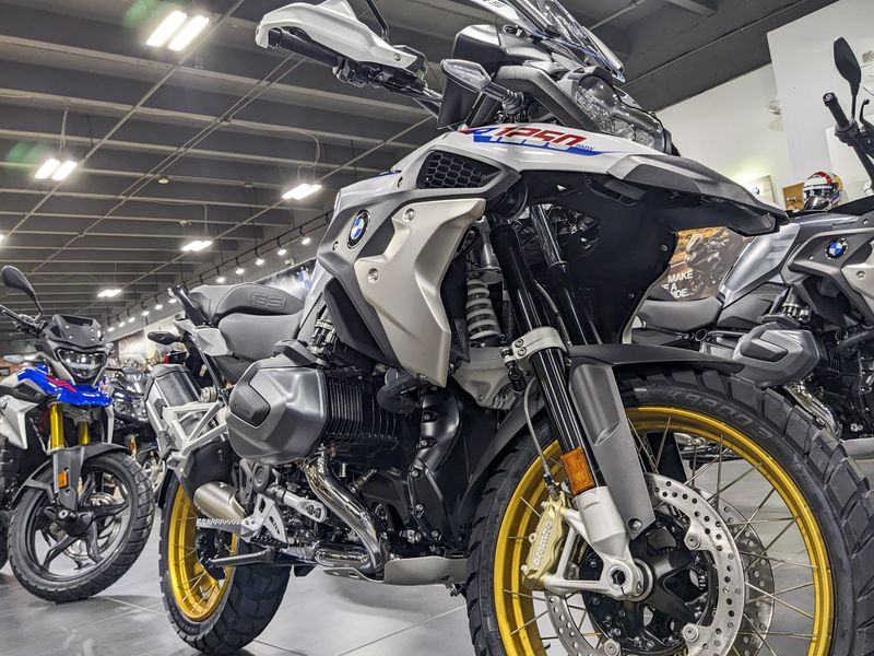 2024 BMW F 800 GS Image 42