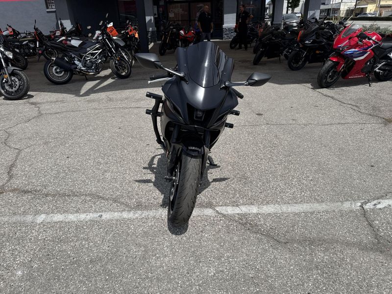 Used 2025 Yamaha YZF-R7 CA Image 11