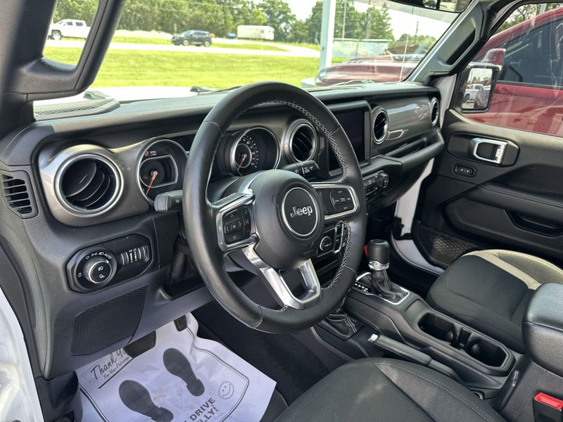 2020 Jeep Gladiator OverlandImage 21