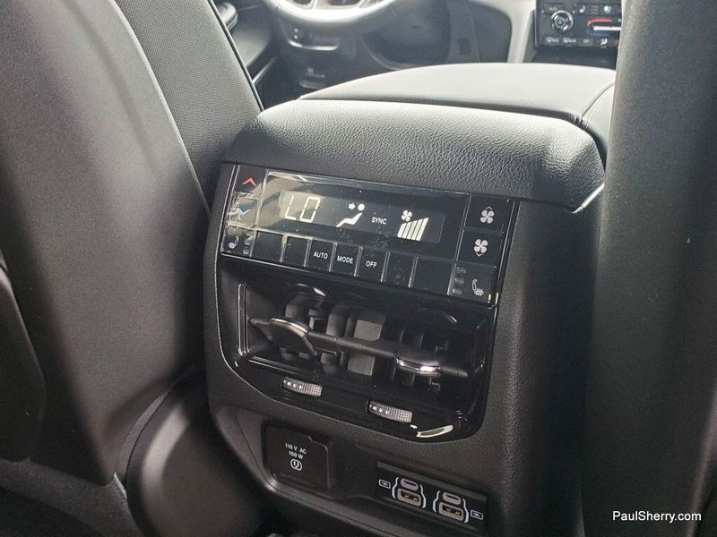 2025 Jeep Grand Cherokee L Limited 4x4Image 49
