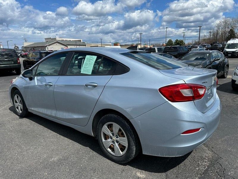 2018 Chevrolet Cruze LSImage 12