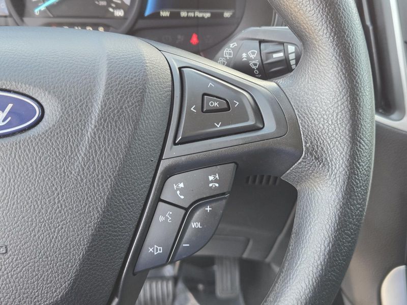 Used 2023 Ford Edge SE AWD