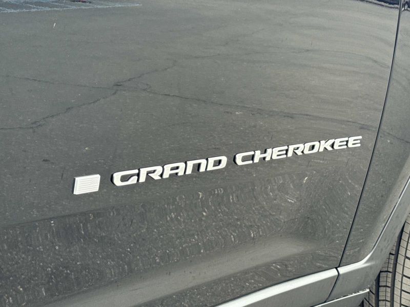 New 2026 Jeep Grand Cherokee L Laredo 4x2