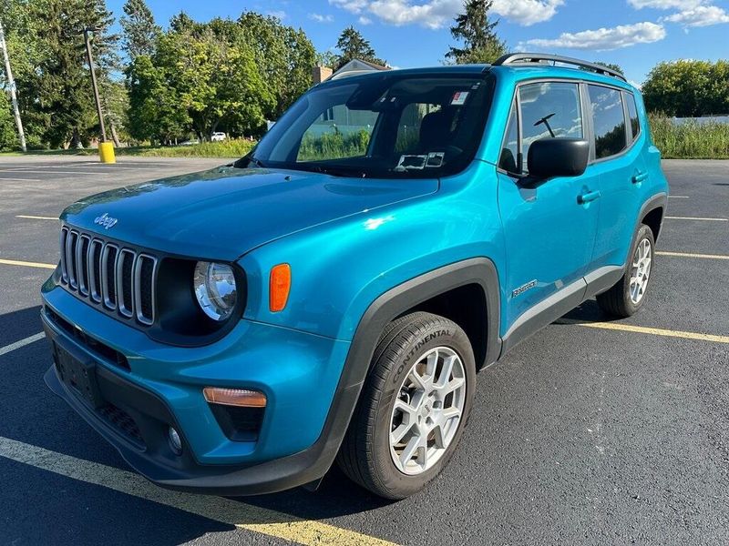 2022 Jeep Renegade Latitude photo 2