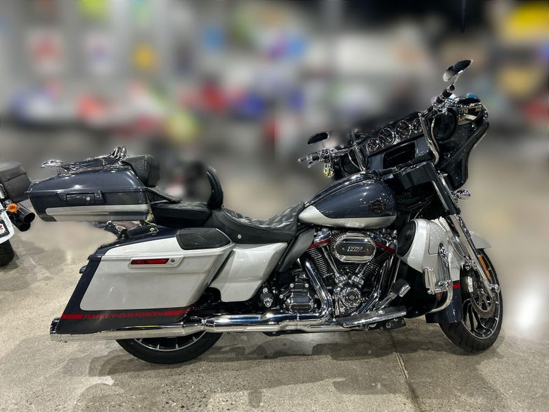 Used 2019 Harley-Davidson CVO STREET GLIDE Image 13