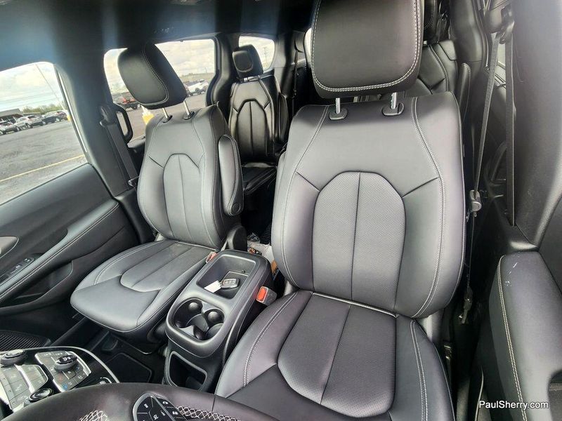 2025 Chrysler Voyager LXImage 41