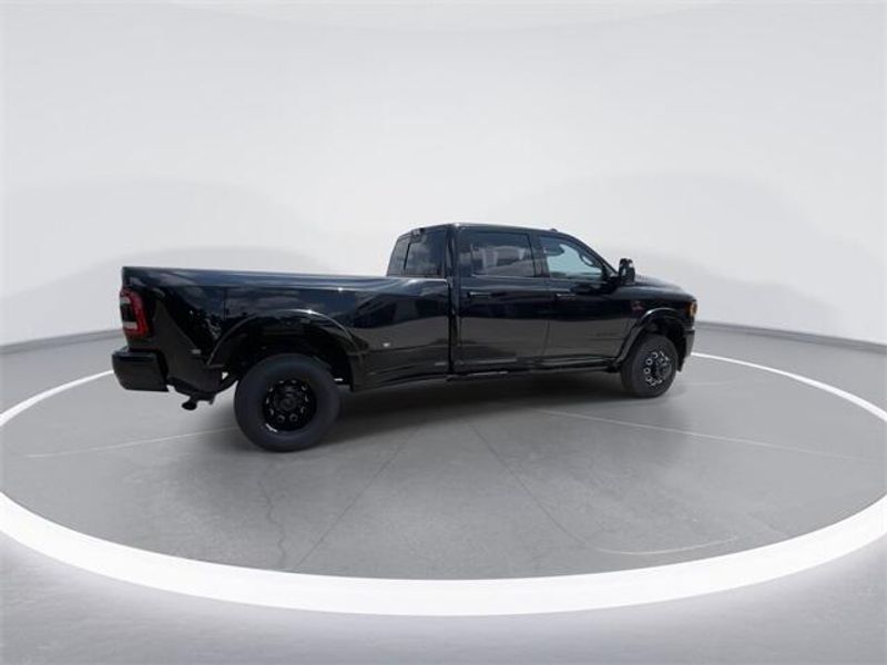 New 2024 RAM 3500 Limited Crew Cab 4x4 8