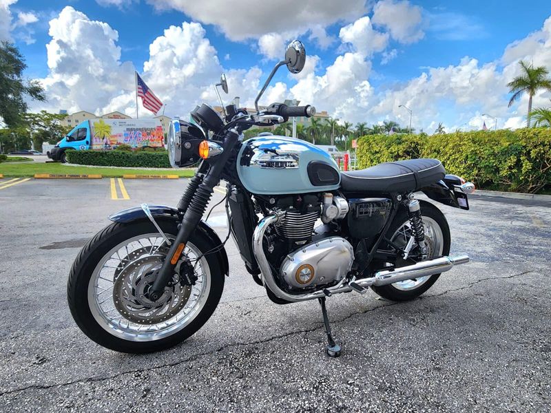 Used 2023 Triumph Bonneville Image 4
