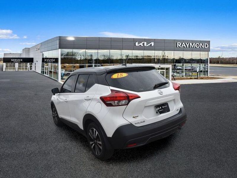 Used 2018 Nissan Kicks SVImage 5