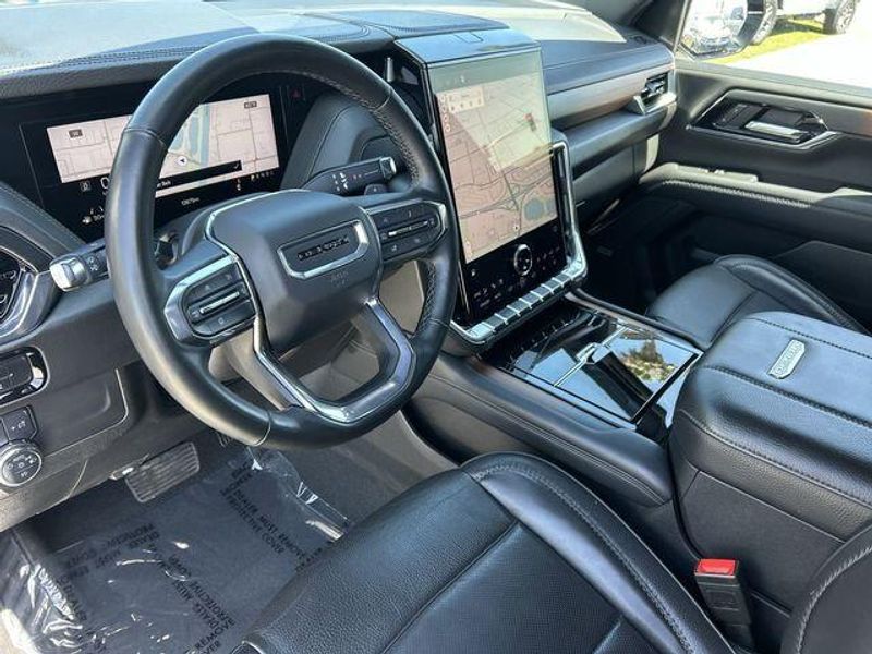 Used 2025 GMC Yukon XL DenaliImage 18