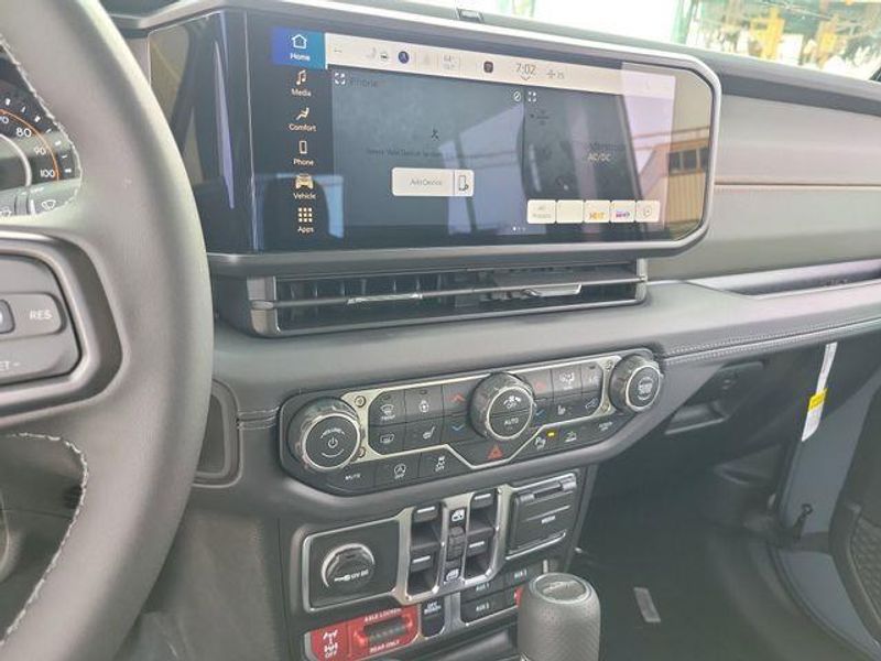 New 2026 Jeep Gladiator Mojave 4x4