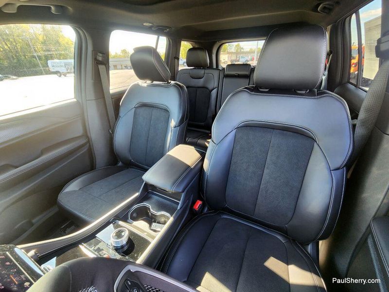 New 2025 Jeep Grand Cherokee Altitude X 4x4